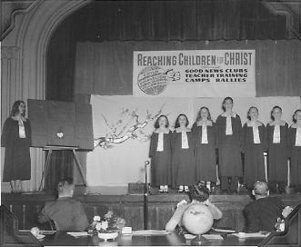 1960-disneychoir02a.jpg (36122 bytes)